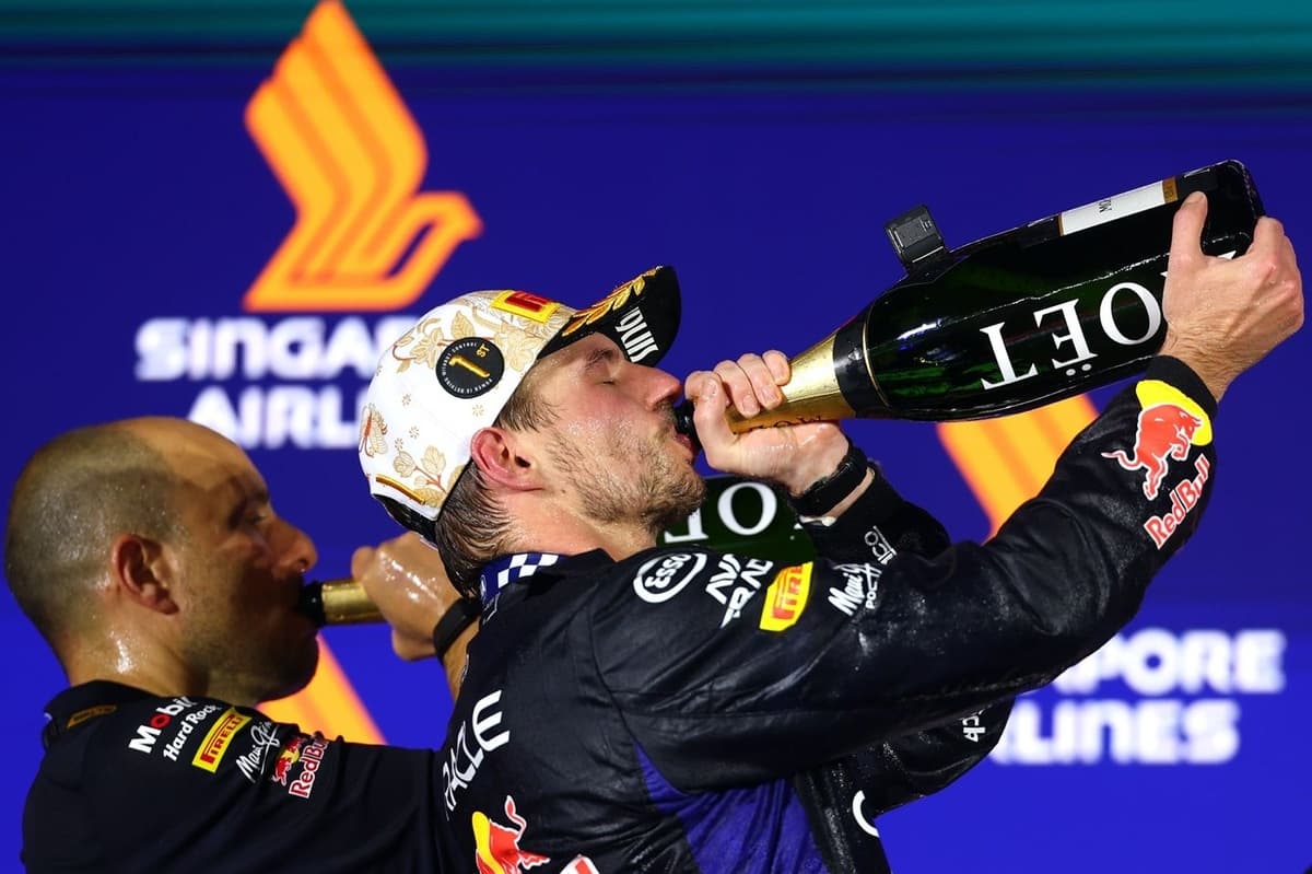 ¿Piloto sin voz, equipo ciego? Verstappen gana en Singapur con radio averiada y Lambiase improvisando mensajes cifrados