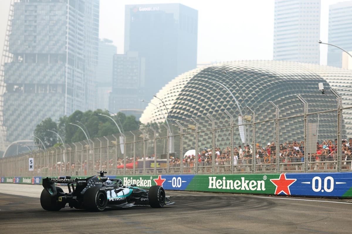 ¿Alarma real o guion de viernes? Colapinto arranca Singapur desde el fondo mientras Russell domina una FP1 marcada por la sanción de Mercedes