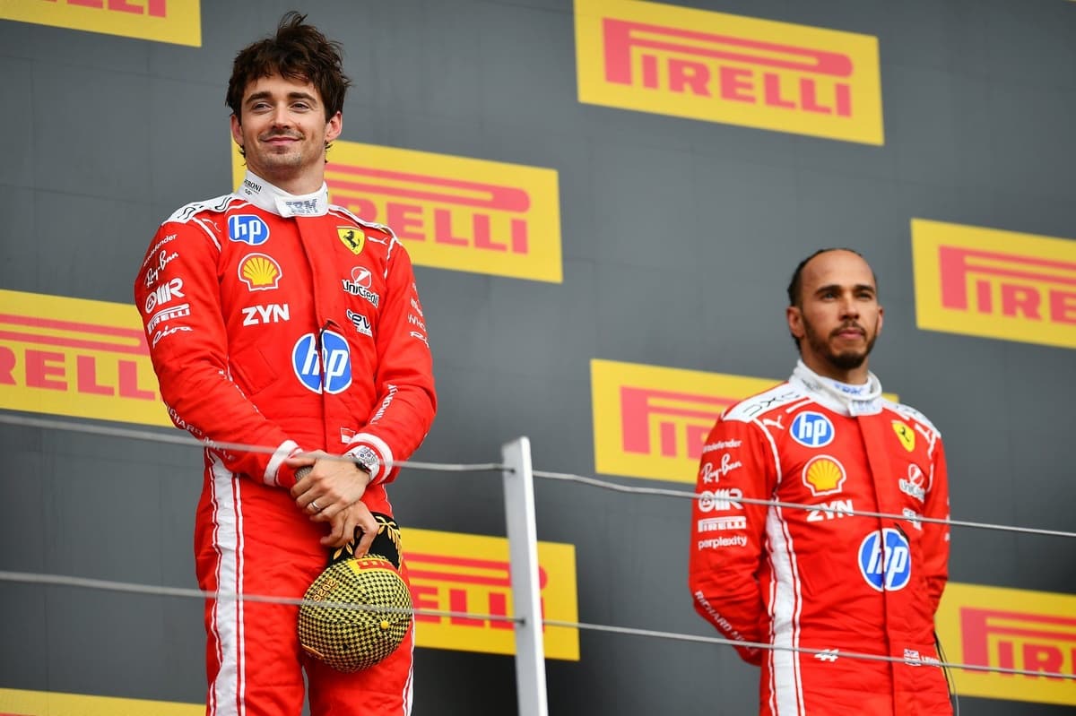 ¿Por qué Ferrari está feliz con la rivalidad Hamilton-Leclerc según Hinchcliffe?
