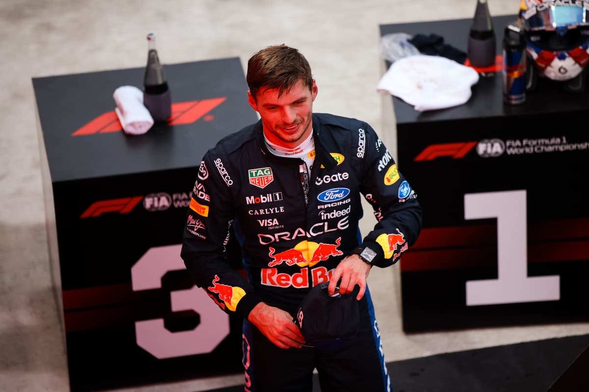 Verstappen domina la clasificación en Singapur; Colapinto toca el muro y arrancará 15.º