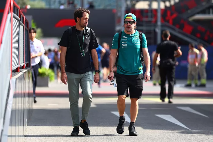 Hadjar reta al paddock desde Bakú: "Si no hubiera perdido tres carreras, sería segundo en la parrilla" - figura 3