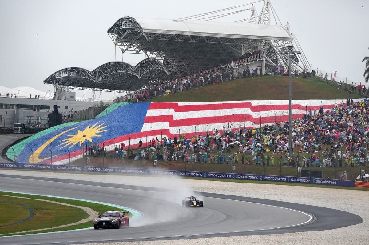 ¿Cómo un bug de software de la FIA apagó los pedales en plena carrera y estuvo a punto de arruinar el GP de Bahréin?