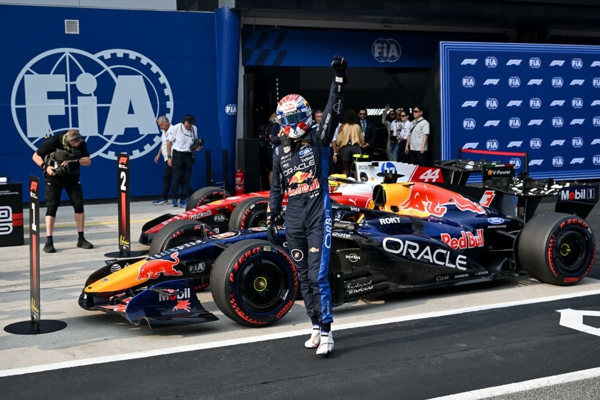 Verstappen intratable en Sepang: pole con autoridad; Colapinto y Checo Pérez, al fondo de la parrilla