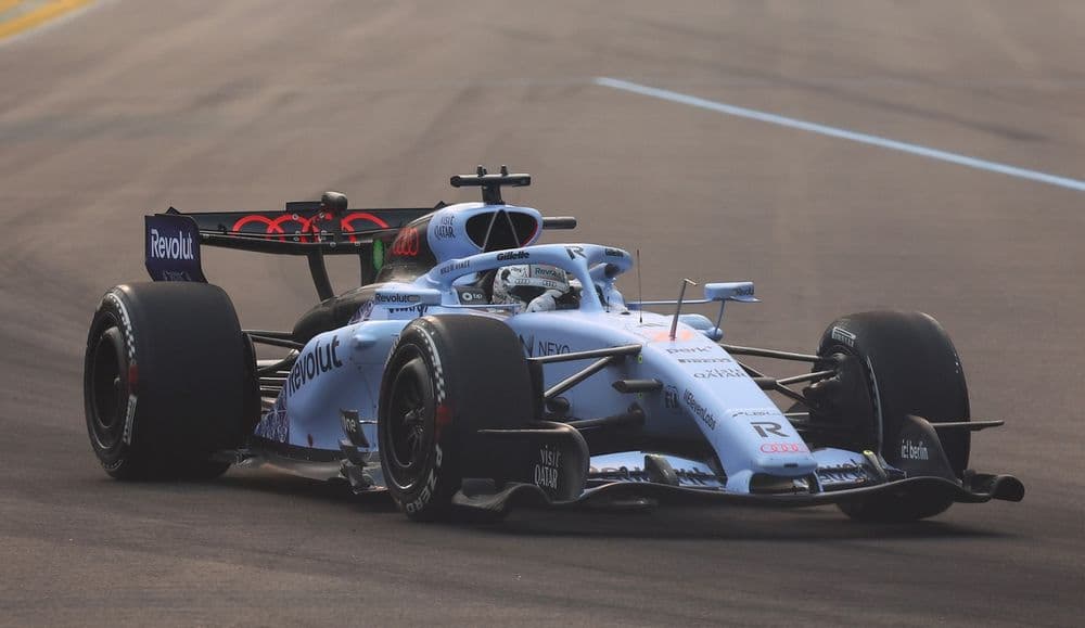 Colapinto aprende en el infierno de Marina Bay: 19º en la FP1 con Russell al frente - figura 2