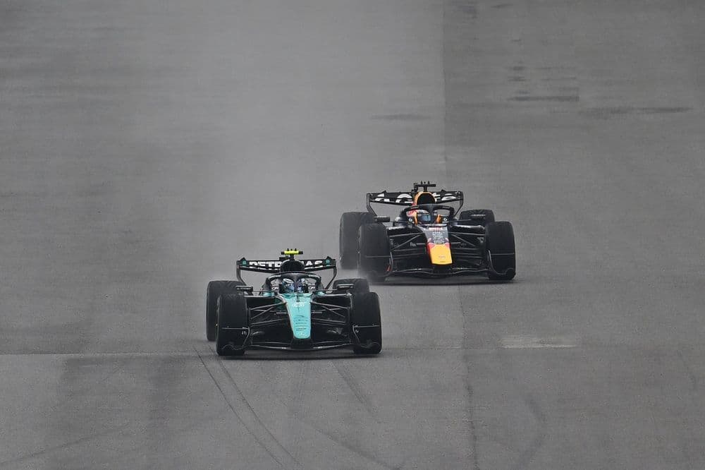 Verstappen sobrevive al caos en Sepang: Colapinto remonta al 13° y Checo Pérez cierra 19° - figura 1