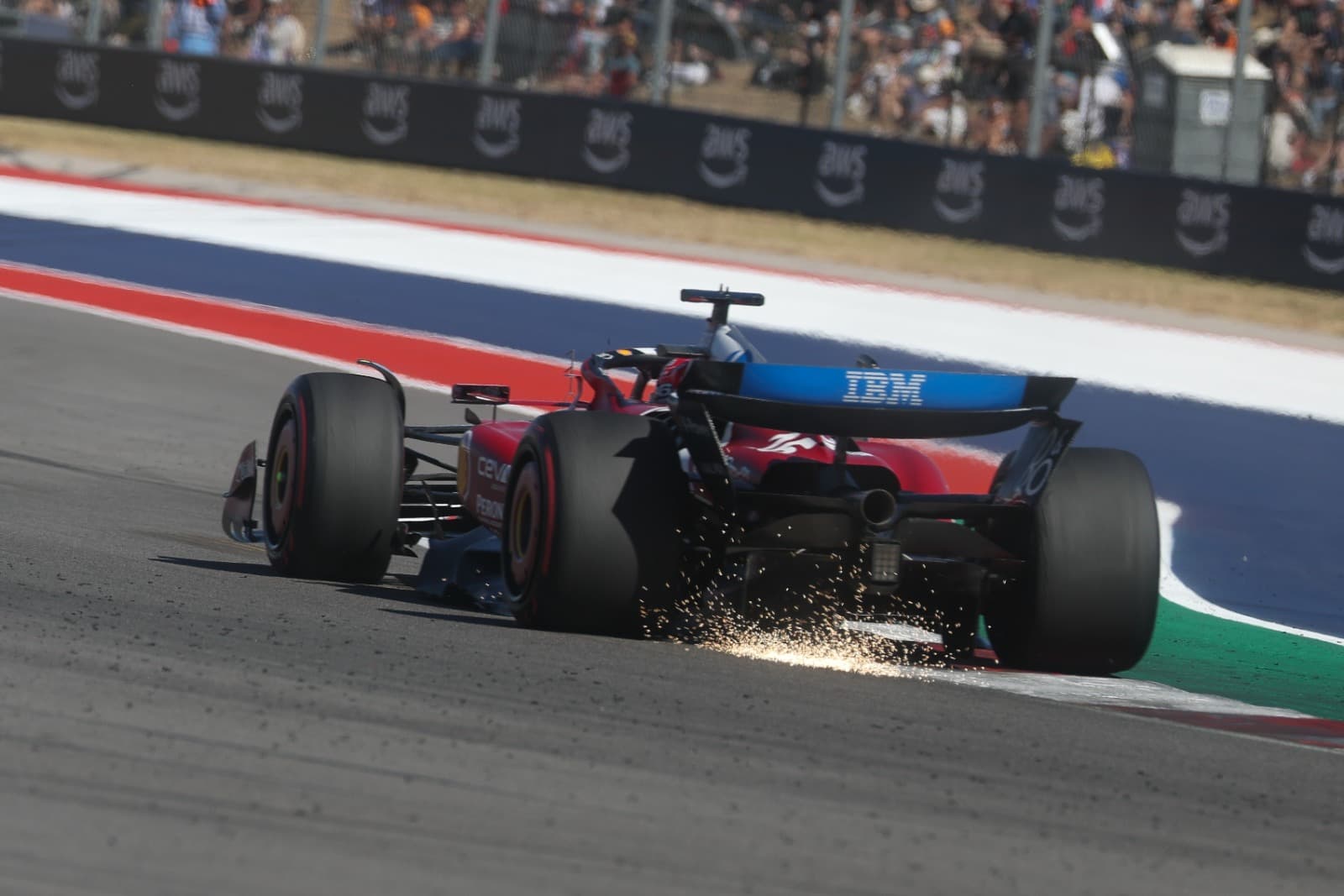Norris recurre a pastillas para el dolor de cabeza por los baches de Austin - figura 1