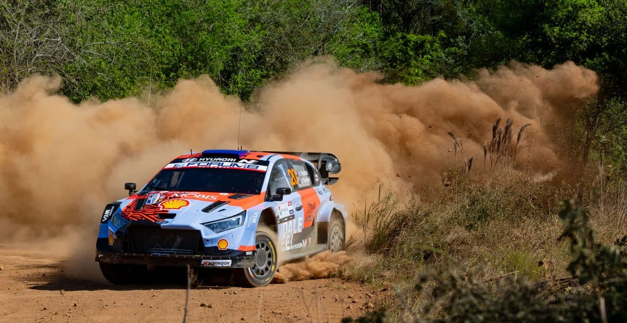 Rally del Paraguay: Paddon Asalta la Cima en un SS3 de Pesadilla para Solberg