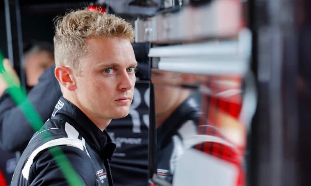 Yardley Desafía la Gravedad: El Campeón Kiwi que Conquista el GT3 con Porsche
