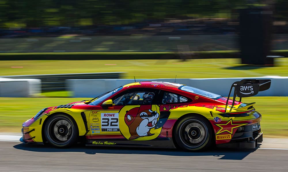 Sargent barre los libres en Barber y pone al Porsche de GMG Racing al frente del GT World Challenge America