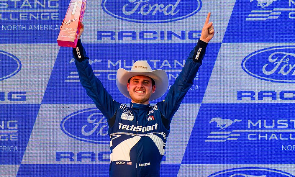 Anderson Domina de Punta a Punta en COTA y Pone a Loftsgard Contra las Cuerdas
