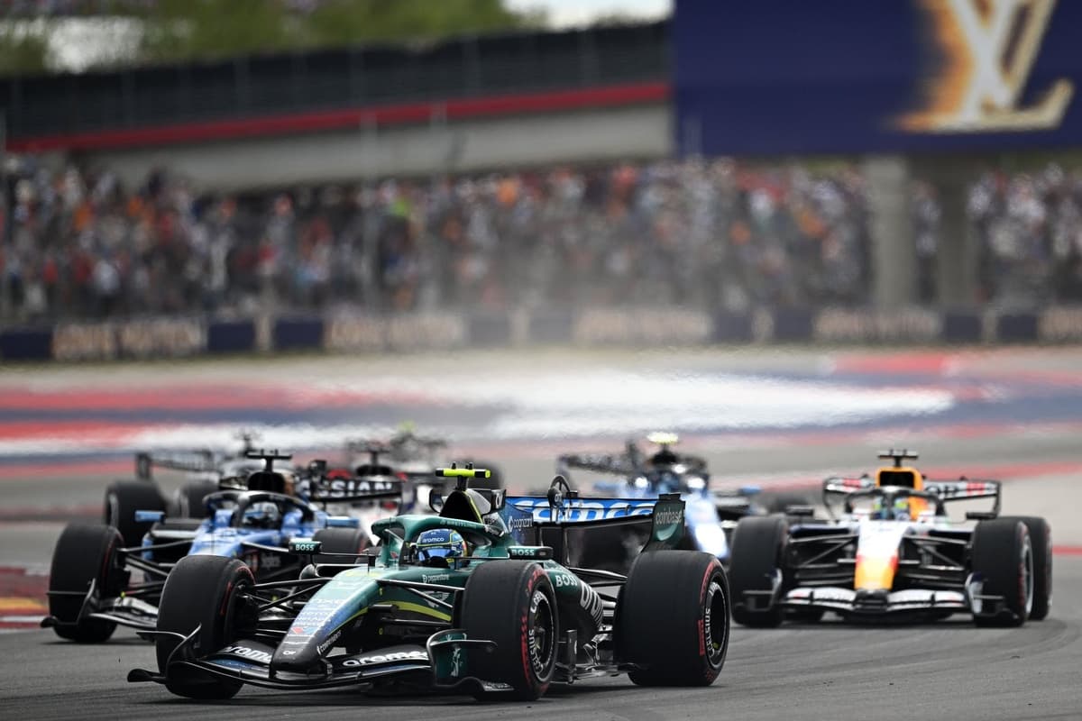 Alonso critica la calidad de los pilotos de la parte baja tras el choque con Albon en Austin