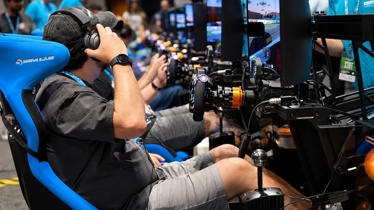 Las competiciones de sim racing de octubre de 2026: Logitech McLaren, Genesis GMR y eNASCAR College siguen abiertas