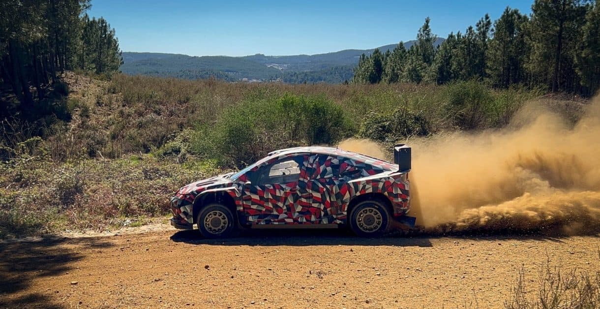 Evans anticipa "un paso a lo desconocido" con los Rally1 de 2027 tras probar el Toyota en grava