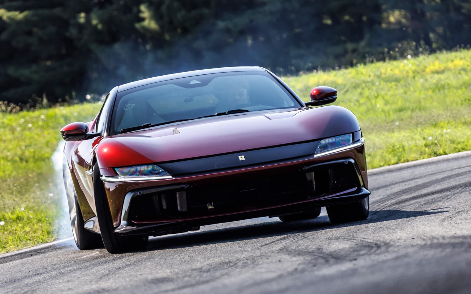 Ferrari 12Cilindri Manuale: palanca en H con mando electrónico sobre el doble embrague del V12