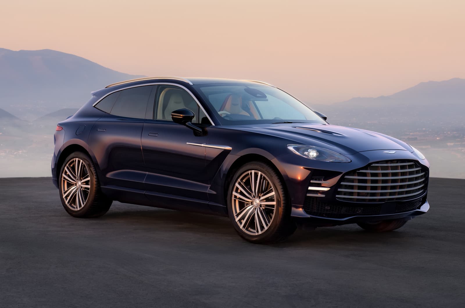 ¿El nuevo Aston Martin DBX GT es el 'lujo silencioso' que Bentley teme?