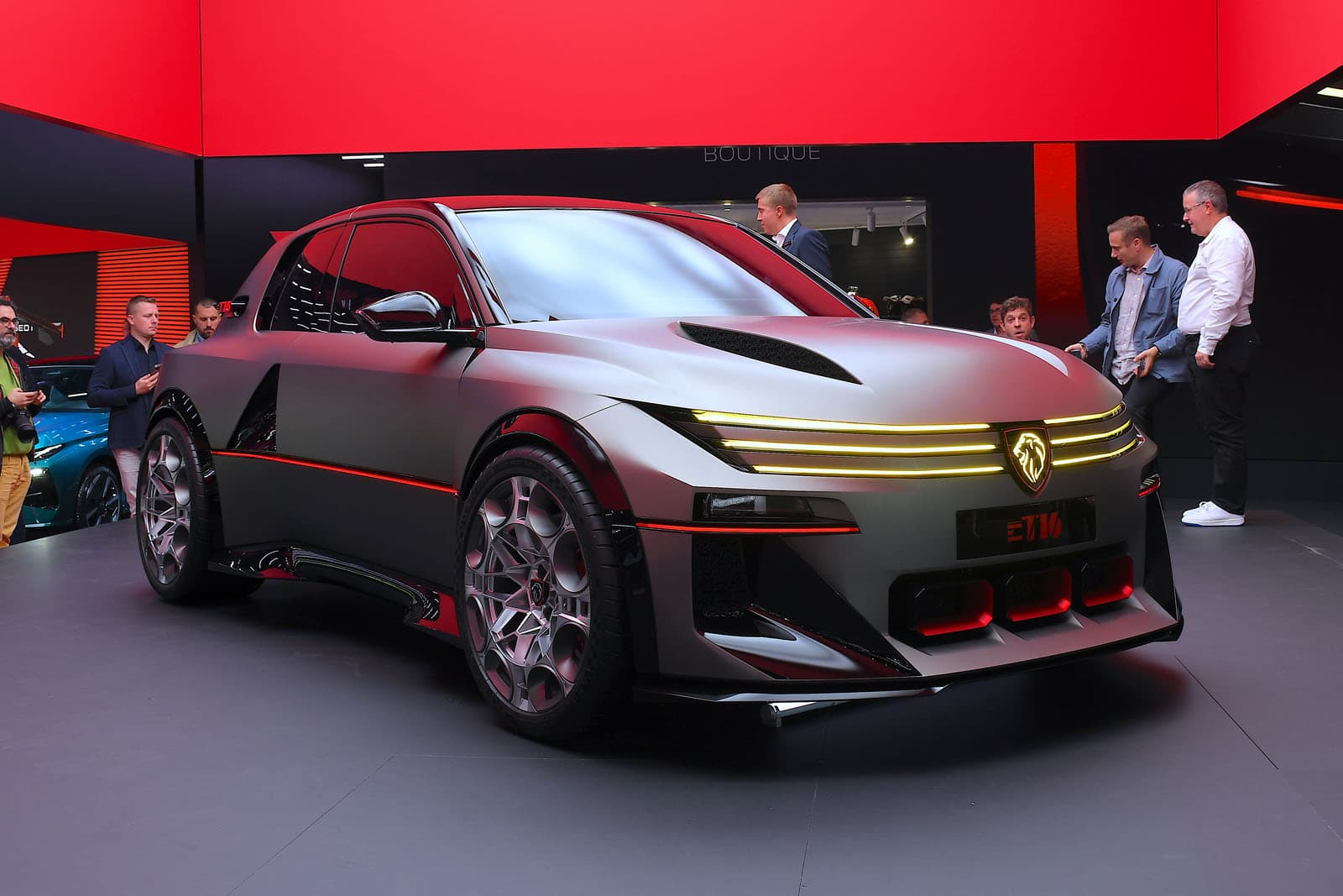Peugeot e-T16: Favey lo considera factible y apunta a producción el año que viene