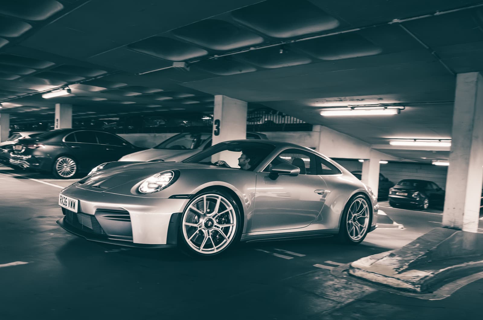 ¿Demasiado bueno? Vivimos un mes con el Porsche 911 GT3 Touring más purista