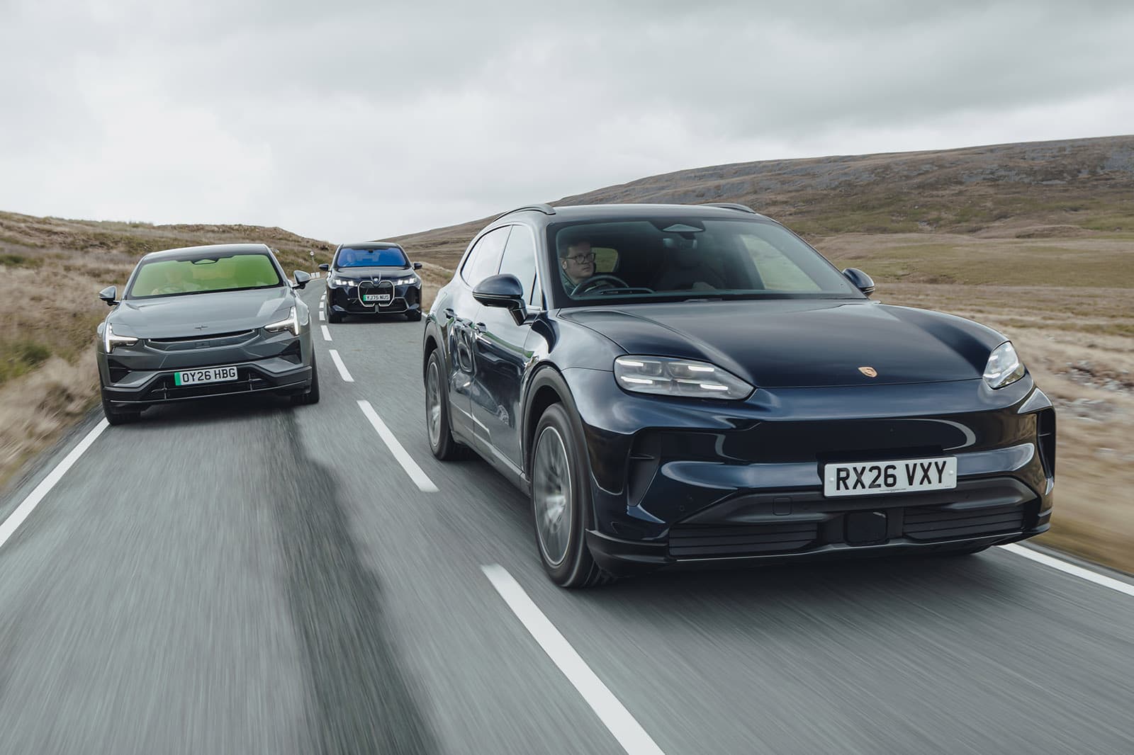 El Porsche Cayenne EV intenta asaltar el trono eléctrico ante el BMW iX y el Polestar 3