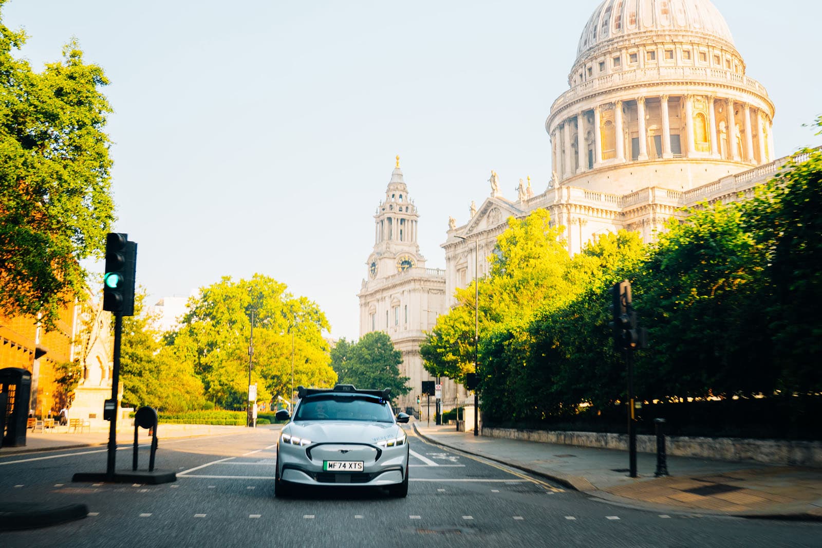 Uber despliega en Londres 15 Mustang Mach-E autónomos y surgen dudas sobre seguridad y tráfico