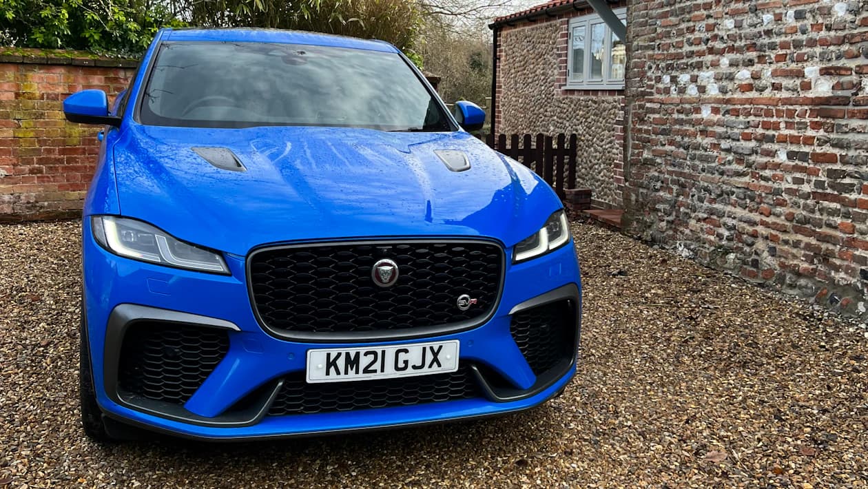 La luz de 'check engine' no pudo apagar el amor por el Jaguar F-Pace SVR