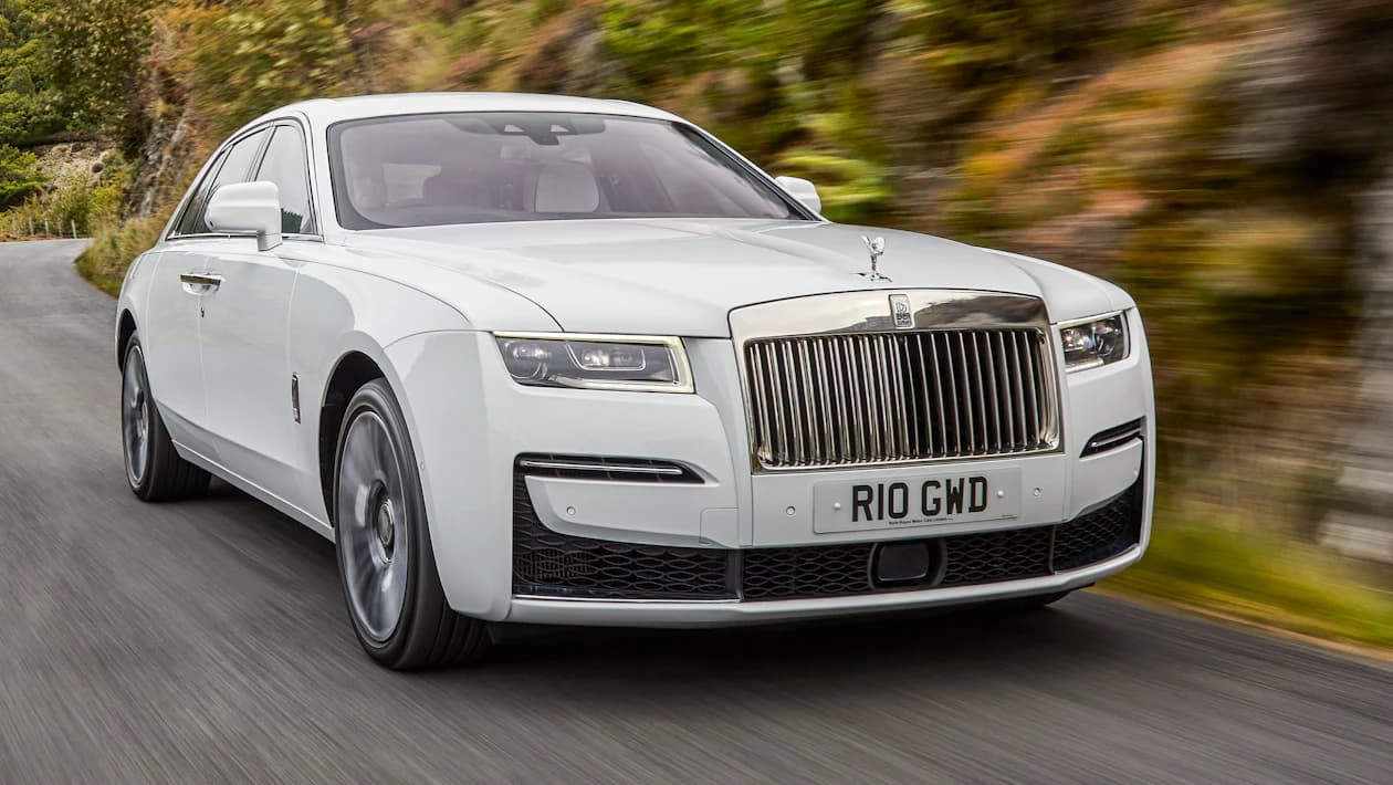 Rolls-Royce Ghost Black Badge: ¿vale 100.000 libras más que el Bentley Flying Spur?