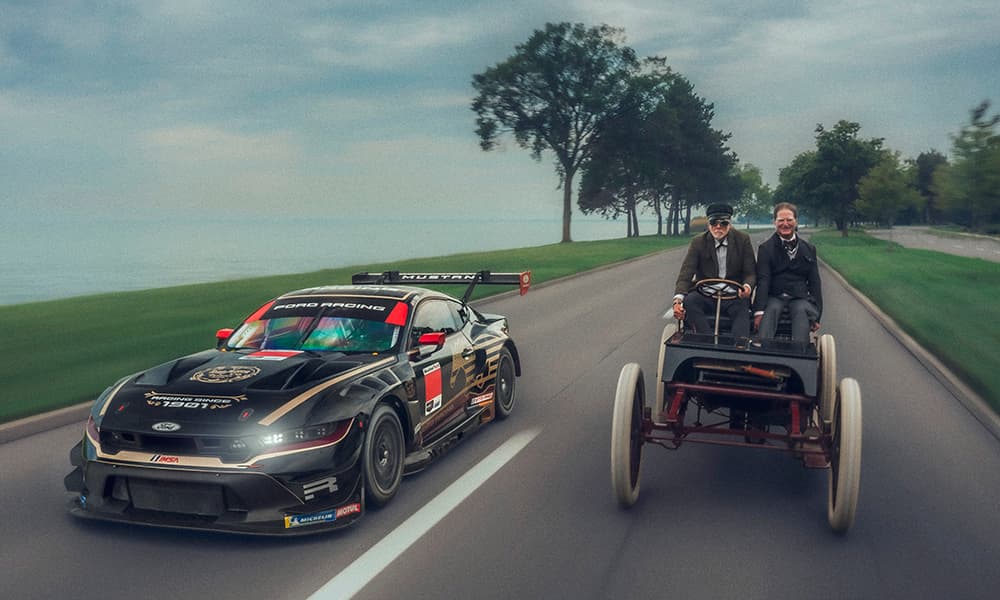 Ford revive al 'Sweepstakes' de 1901: Mustang GT3 EVO con librea histórica y brillo nocturno en Petit Le Mans