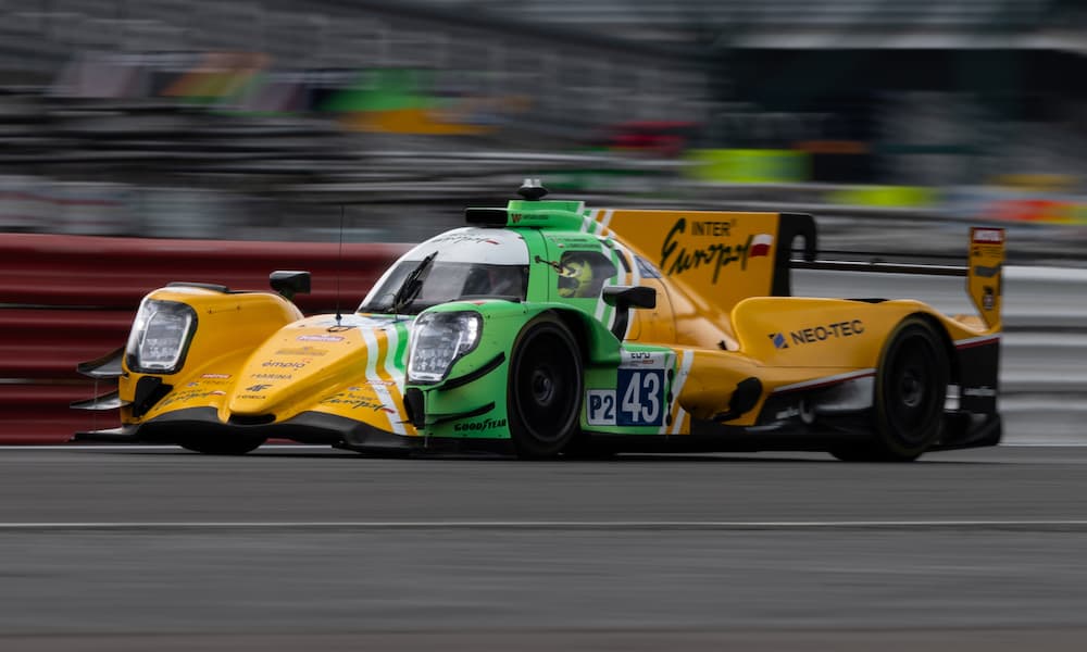 Dillmann clava la pole en Silverstone: top four en menos de dos décimas