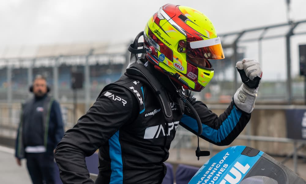 ¿Una broma telefónica? La llamada que llevó a Barnicoat a ganar en Silverstone